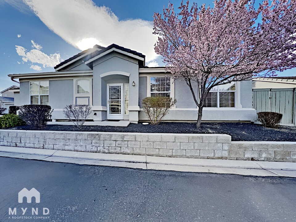 10543 Iron Point Cir in Reno, NV - Building Photo
