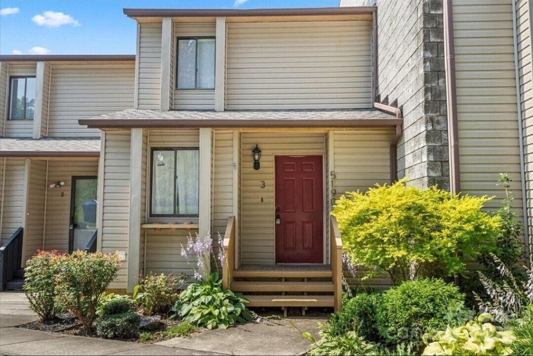 5190 Corbin Ln in Hickory, NC - Foto de edificio