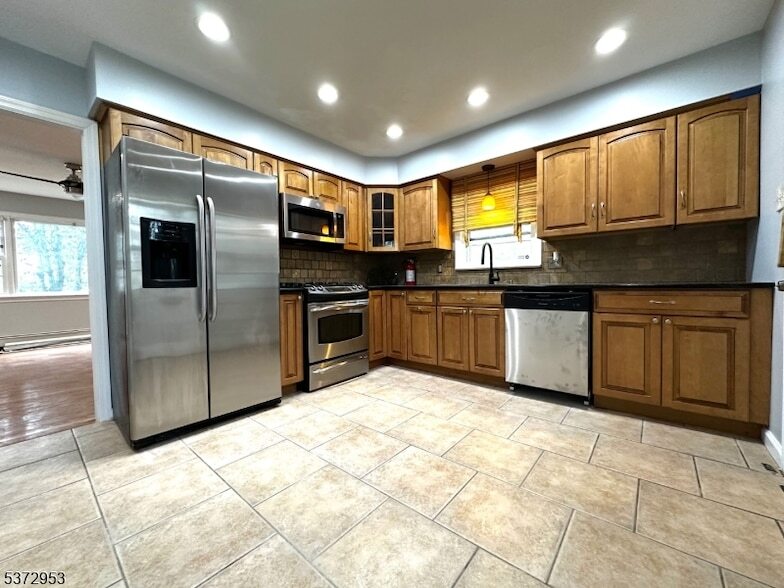 739 Burnside St in Orange, NJ - Foto de edificio