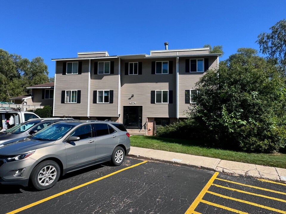 4174 Wyatt Rd in Traverse City, MI - Building Photo