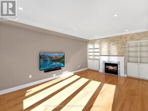 311 Twin Hills Crescent in Vaughan, ON - Building Photo - Building Photo