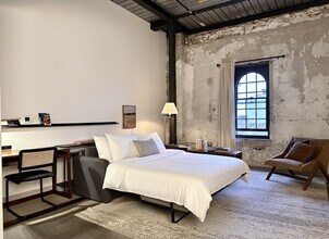 1009 W Juneau Ave in Milwaukee, WI - Foto de edificio - Building Photo