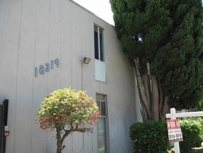 18314 Napa St in Northridge, CA - Foto de edificio - Building Photo