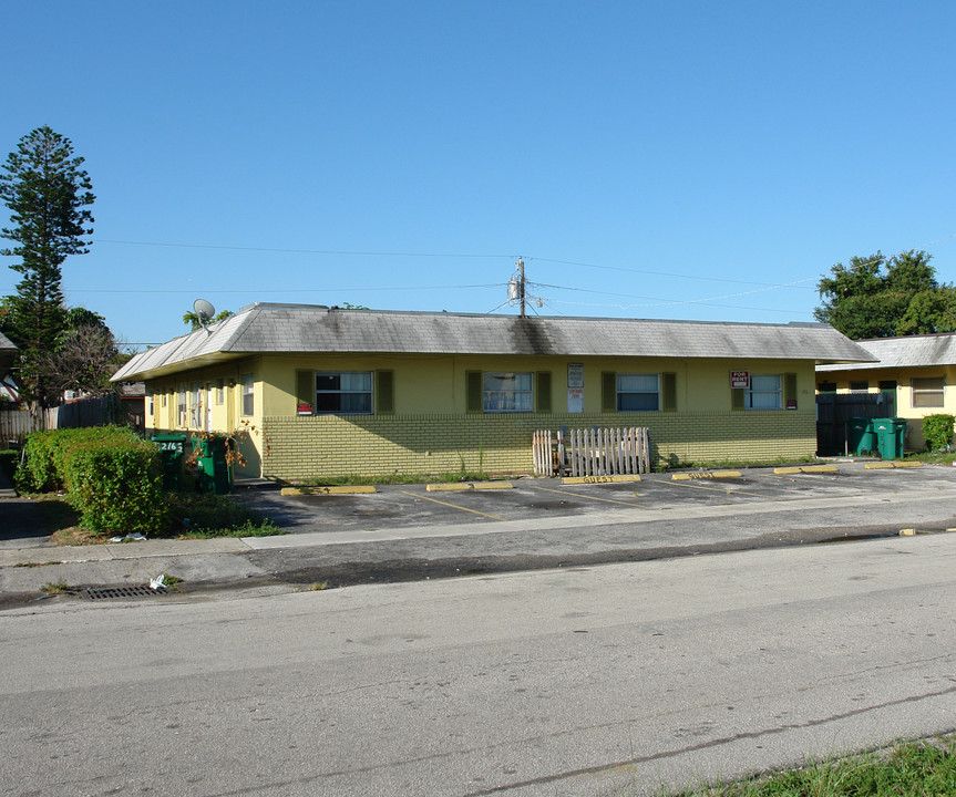 5216 NW 18th Pl in Fort Lauderdale, FL - Building Photo