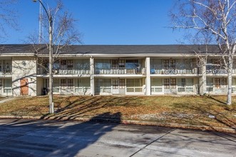 River Wood Apartments in Milwaukee, WI - Building Photo - Building Photo