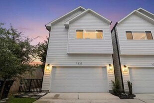 1222 Mcneil St in Houston, TX - Building Photo