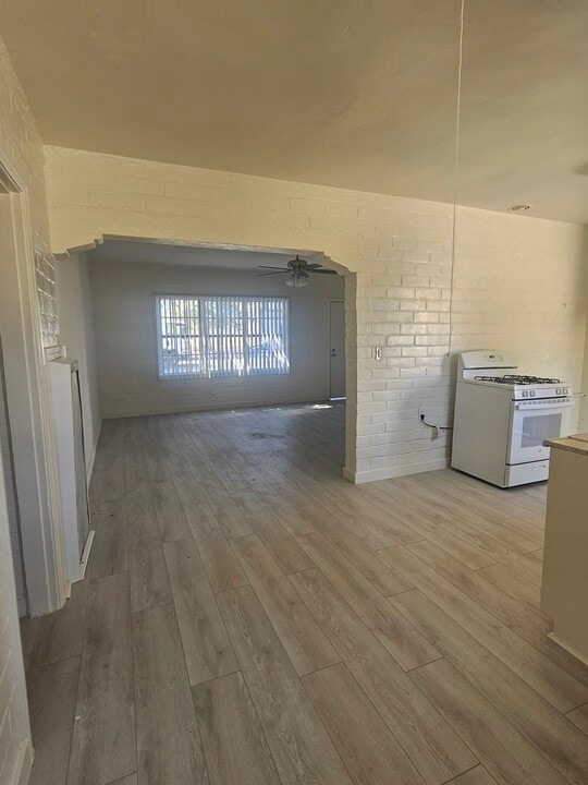 7107 Etiwanda Ave in Reseda, CA - Foto de edificio