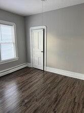 66 Preston St, Unit Second Floor in Hartford, CT - Building Photo - Building Photo