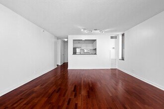 3660 N Lake Shore Dr, Unit 4410 in Chicago, IL - Building Photo - Building Photo