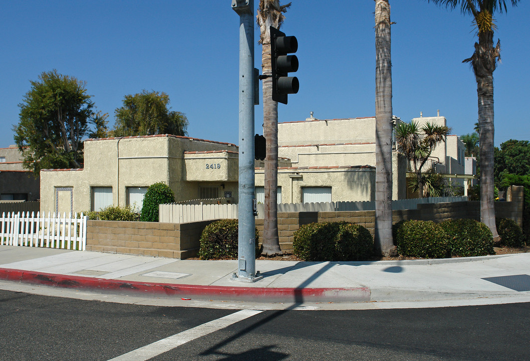 2419 Delaware St in Huntington Beach, CA - Building Photo