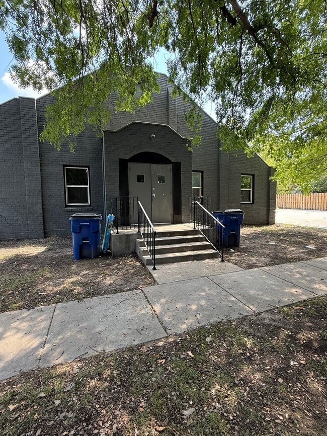 property at 1704 Santa Fe S
