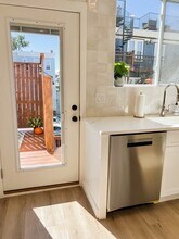 285 W 5th St, Unit 2 in Boston, MA - Building Photo - Building Photo