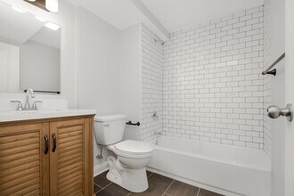 2311 S Whipple St in Chicago, IL - Building Photo - Building Photo