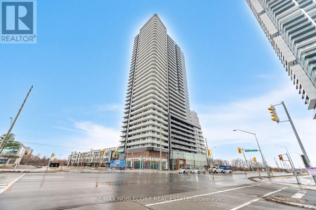 7895-7895 Jane St in Vaughan, ON - Building Photo