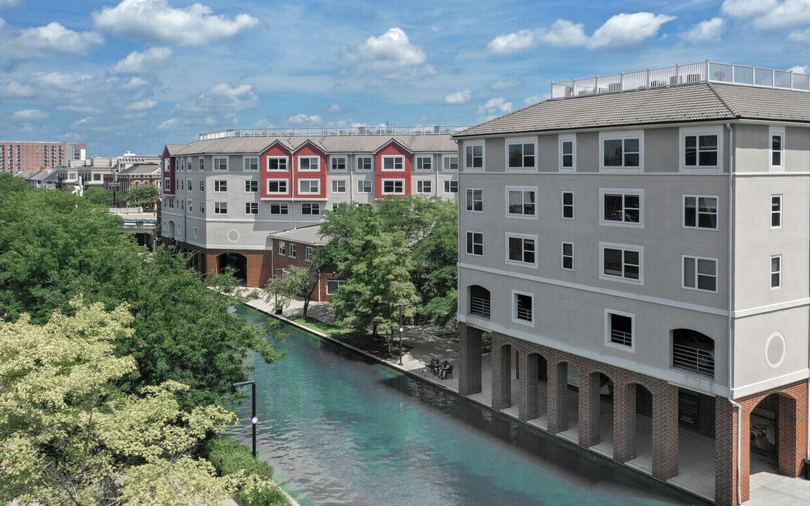 Canal Overlook Apartments in Indianapolis, IN - Foto de edificio