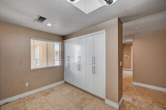 210 E Flamingo Rd in Las Vegas, NV - Building Photo - Building Photo