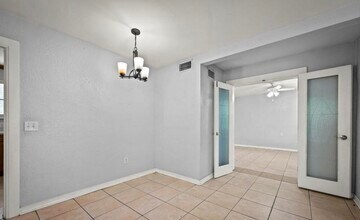 1277 Mayfair Rd in Jacksonville, FL - Foto de edificio - Building Photo