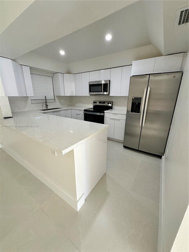 5151 SW 121st Terrace in Cooper City, FL - Building Photo - Building Photo