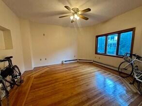 79 Rogers Ave, Unit 1 in Somerville, MA - Foto de edificio - Building Photo