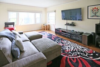 33 Loyola Terrace in San Francisco, CA - Building Photo - Building Photo