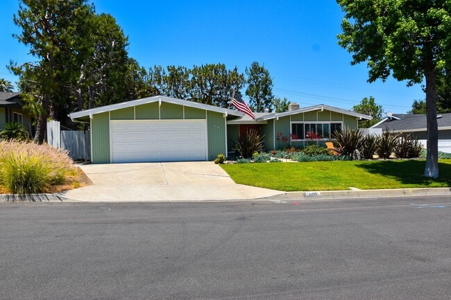 property at 3018 N Oceanview St