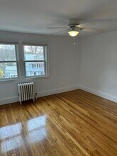 38 Byron St, Unit #2 in Wakefield, MA - Foto de edificio - Building Photo