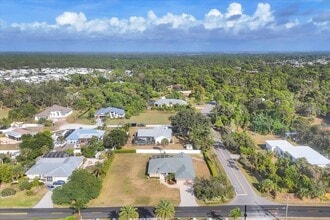 1901 Bayshore Dr in Englewood, FL - Building Photo - Building Photo