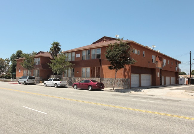 Rose Gardens Apartments in Gardena, CA - Building Photo - Building Photo