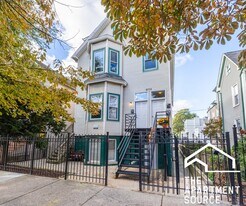 2112 N Campbell Ave, Unit G in Chicago, IL - Building Photo