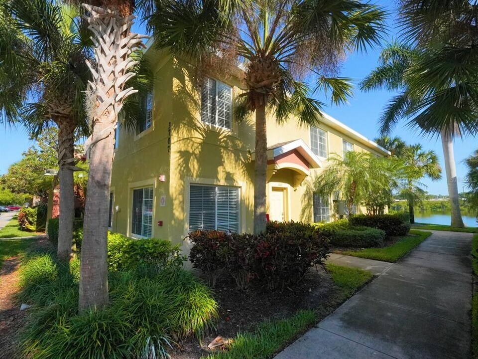 3707 45th Terrace W in Bradenton, FL - Foto de edificio