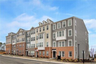 8030 Wistar Glen Dr in Henrico, VA - Building Photo