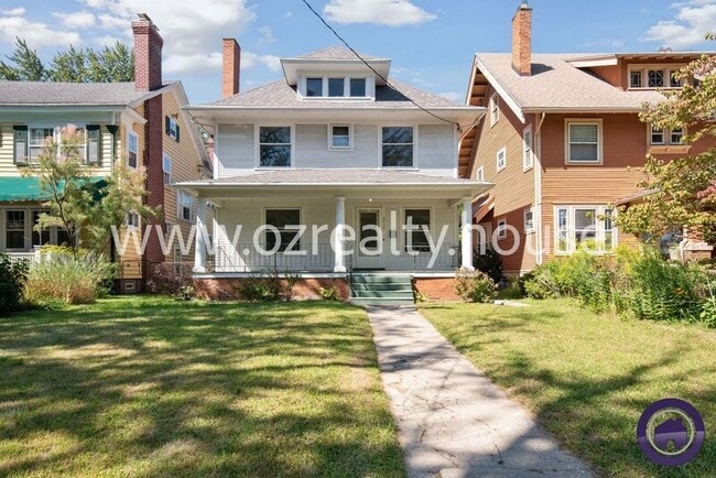 property at 2727 Robinwood Ave