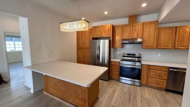 1606 E San Fernando St in San Jose, CA - Building Photo - Building Photo
