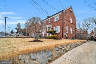 1002 Chillum Rd in Hyattsville, MD - Building Photo