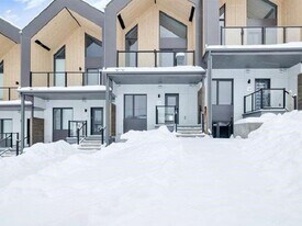 28 Chem. de la Promenade in Lac-Ste-Marie, QC - Building Photo