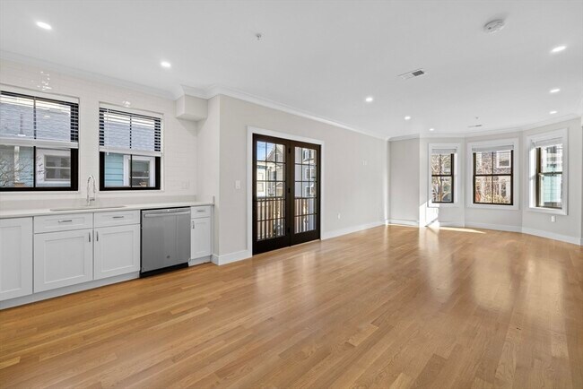 279 Lamartine St, Unit 1A in Boston, MA - Building Photo - Building Photo