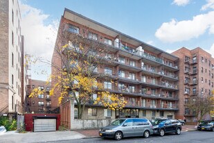 14350 Barclay Ave in Flushing, NY - Building Photo