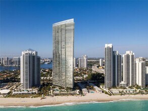18975 Collins Ave in Sunny Isles Beach, FL - Building Photo - Building Photo