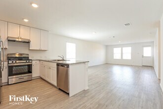 10714 Vinateros Dr in Converse, TX - Building Photo - Building Photo