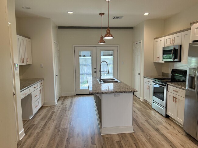 108 Appleoak Ave in Lafayette, LA - Building Photo - Building Photo