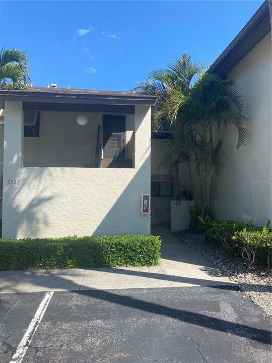 5127 Willow Links in Sarasota, FL - Foto de edificio