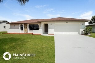 241 NE 10th Ave in Cape Coral, FL - Building Photo