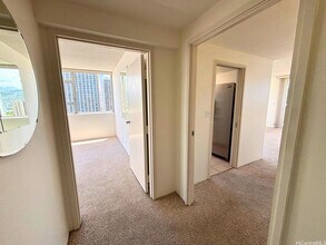 2500 Kalakaua Ave, Unit 07-039 in Honolulu, HI - Building Photo - Building Photo