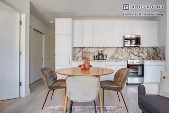 300 W 21st St in New York, NY - Building Photo - Building Photo