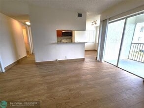5760 Rock Island Rd in Tamarac, FL - Building Photo - Building Photo