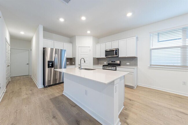 2404 Tucker Ln in Austin, TX - Building Photo - Building Photo