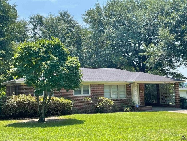 property at 104 Oconee St