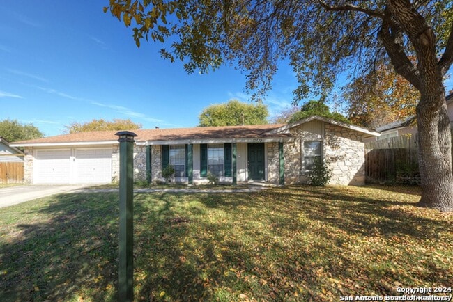 12810 Weeping Oak Trail in Live Oak, TX - Building Photo - Building Photo