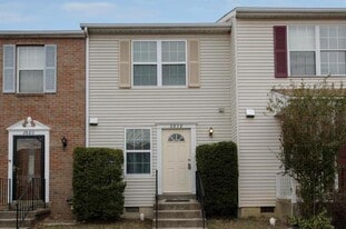 2858 Lester Lee Ct in Falls Church, VA - Building Photo