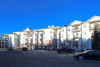 17 Country Village Bay NW in Calgary, AB - Building Photo - Building Photo